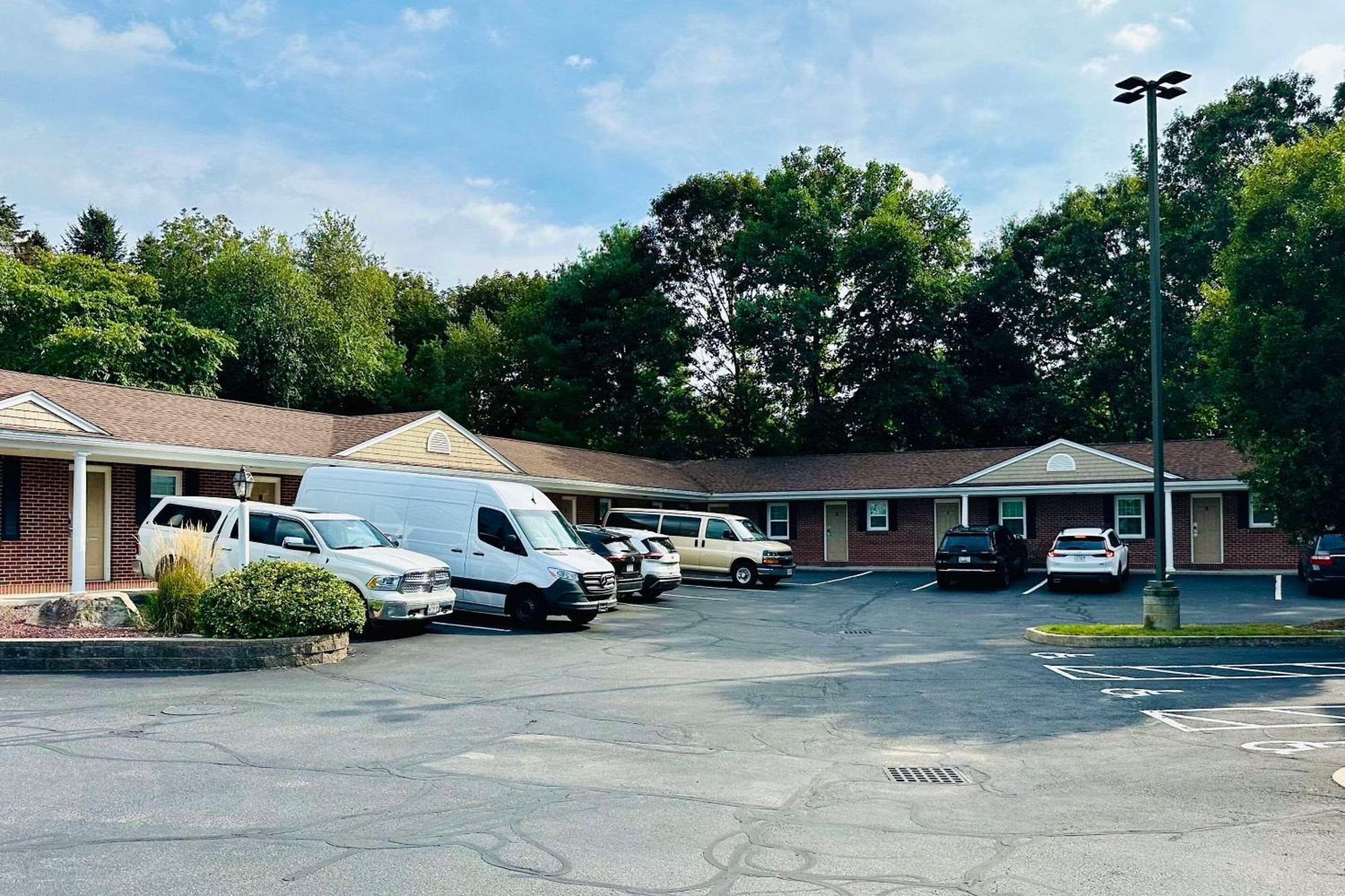 Comfort Inn & Suites Sturbridge-Brimfield Dış mekan fotoğraf
