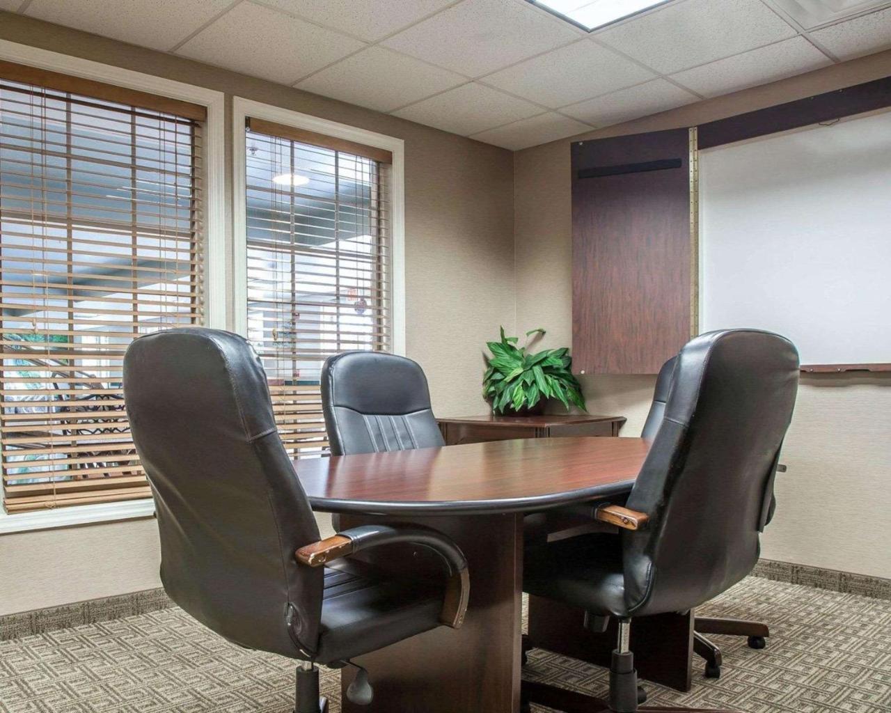Comfort Inn & Suites Sturbridge-Brimfield Dış mekan fotoğraf