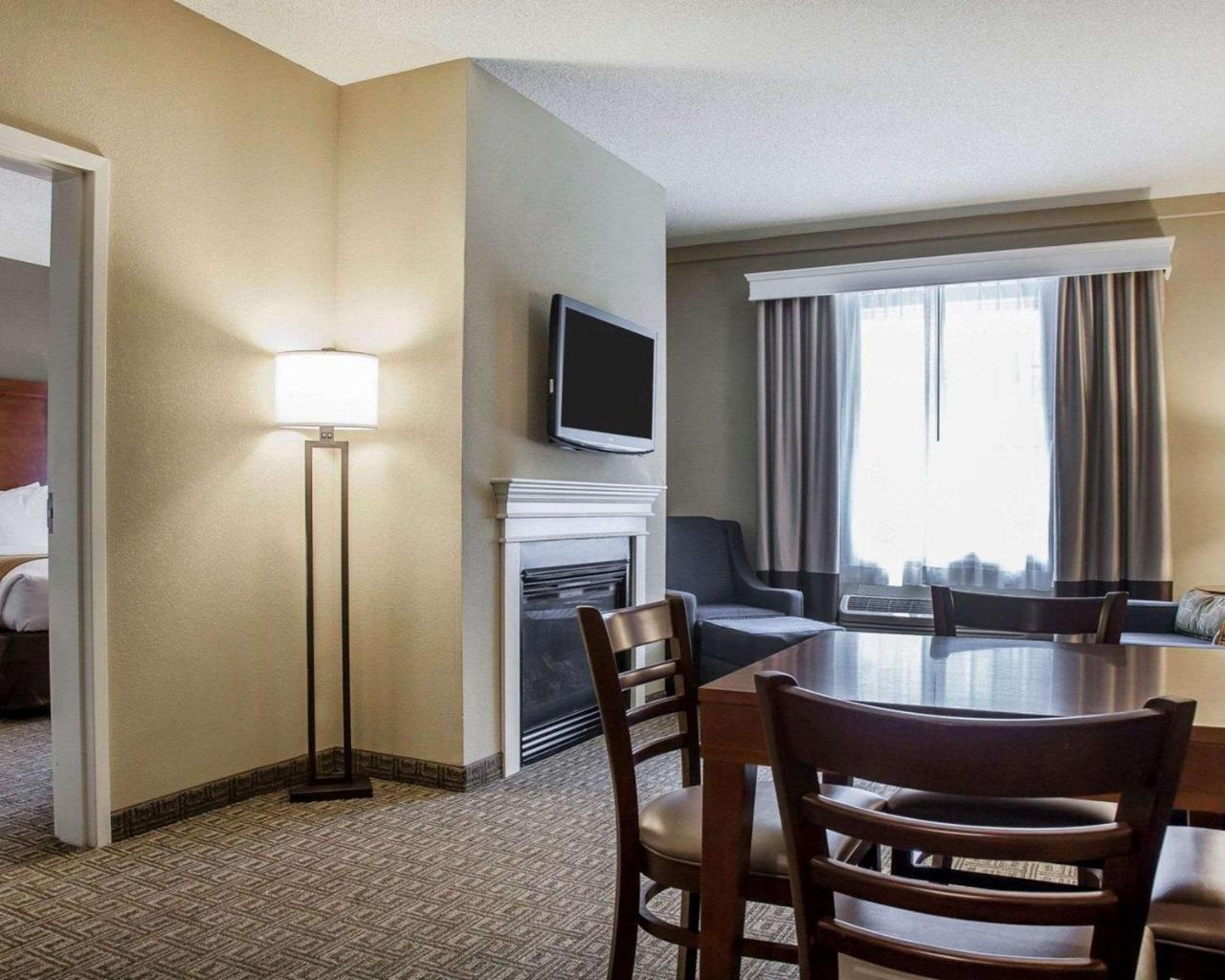 Comfort Inn & Suites Sturbridge-Brimfield Dış mekan fotoğraf